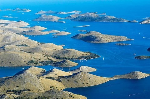 les îles Kornati, vue d'un sommet, Croatie
